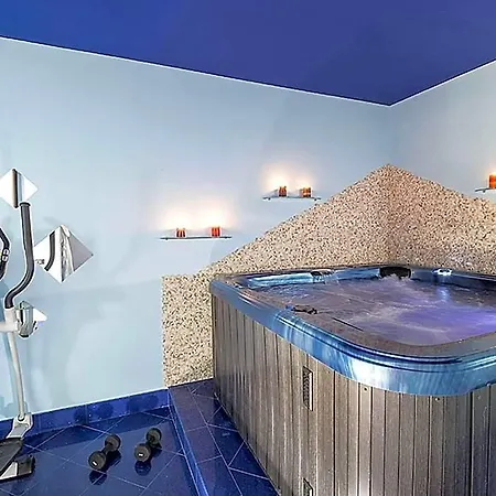 فندق In With Pool Near Temples 3*