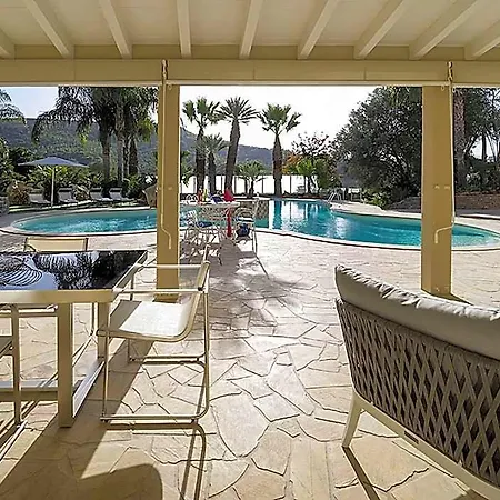 فندق In With Pool Near Temples
