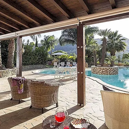 In With Pool Near Temples أغريجنتو