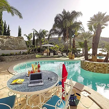 فندق In With Pool Near Temples 3*