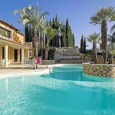 فندق In With Pool Near Temples